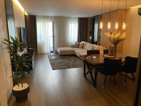 Prodaja, četvorosoban stan, 122m², Grbavica, Novi Sad Sve Podlokacije - image 1