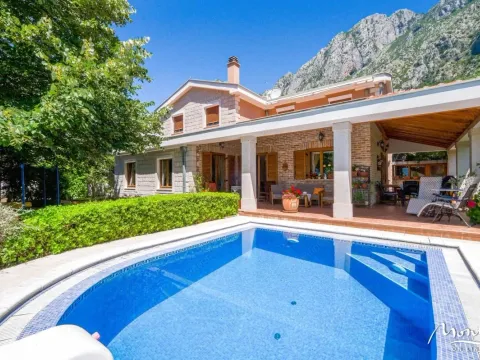 Sale, house, 305m², Orahovac, Kotor - image 4