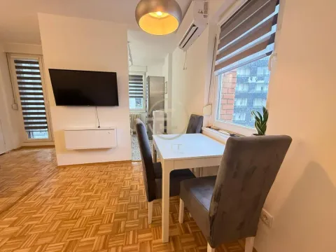 Rent, two bedroom apartment, 40m², Bulevar Oslobodjenja, Novi Sad Sve Podlokacije - image 3