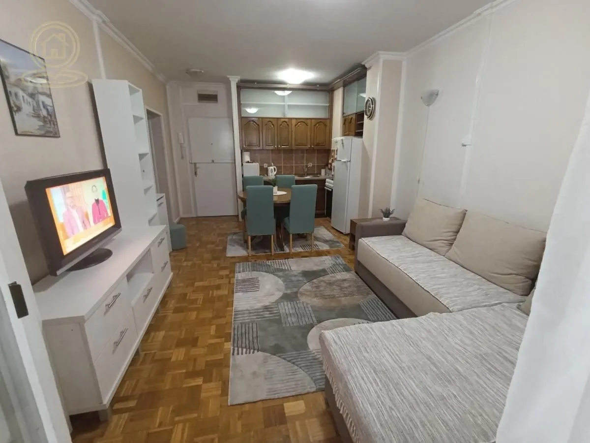 Izdavanje, dvosoban stan, 50m², Sajmište, Novi Sad