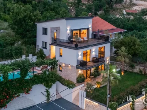 Sale, house, 300m², Markovići, Budva