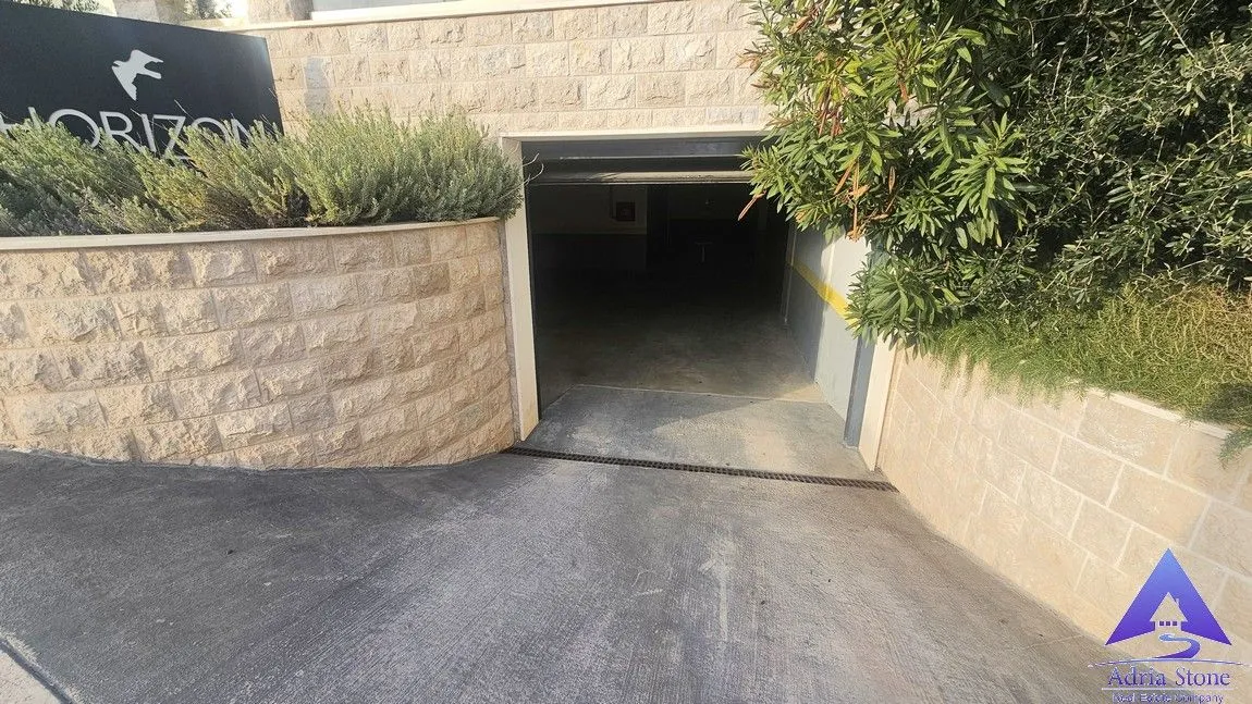 Prodaja, dvosoban stan, 63m², Bečići, Budva