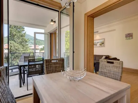 Izdavanje, jednosoban stan, 79m², Tivat, Crna Gora