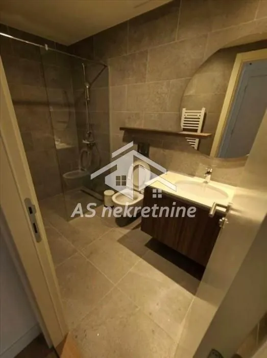 Izdavanje, trosoban stan, 86m², Savski Venac, Beograd