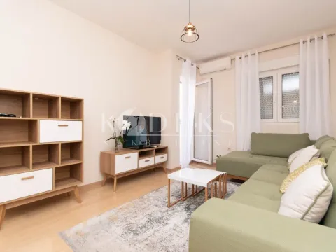 Izdavanje, jednosoban stan, 46m², City Kvart, Podgorica - image 1