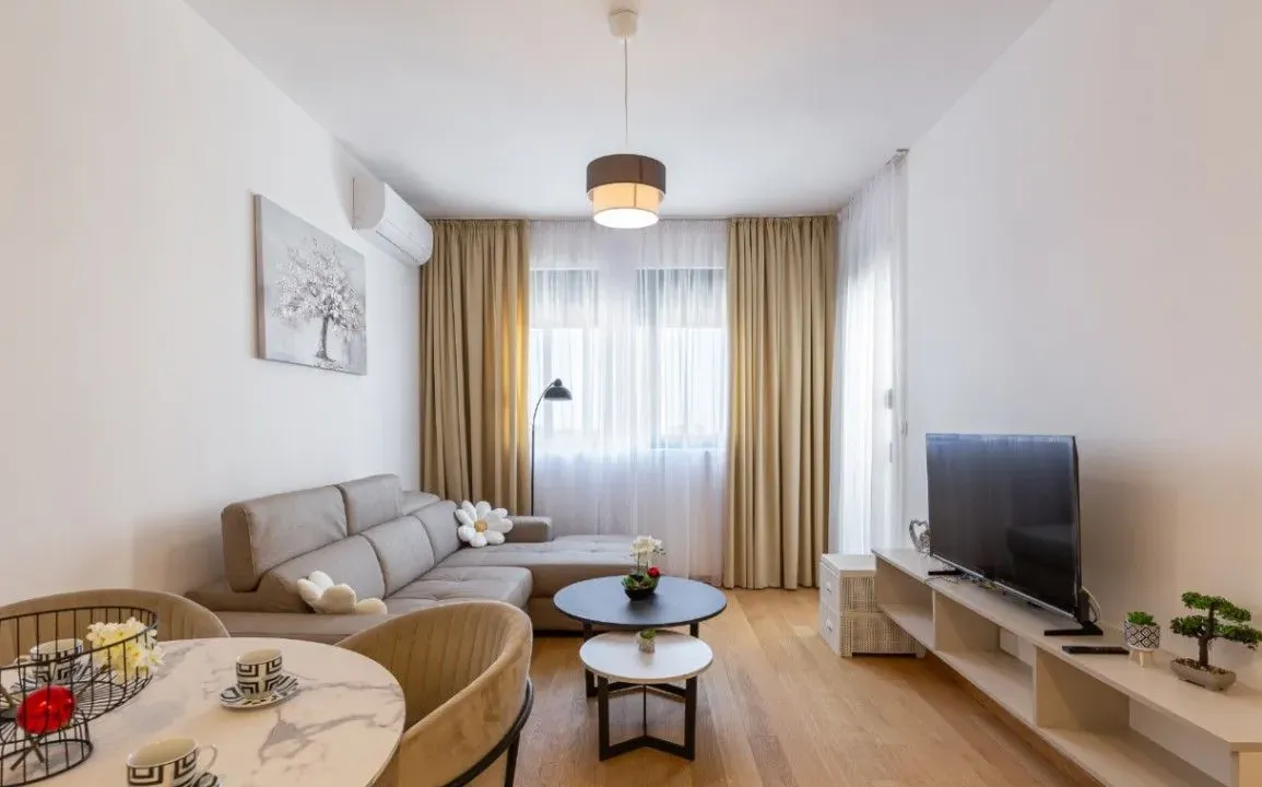 Izdavanje, jednosoban stan, 50m², Bečići, Budva