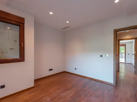 Prodaja, kuća, 492m², Mareza, Podgorica - image 30