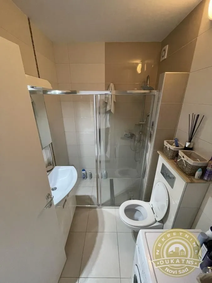Prodaja, četvorosoban stan, 79m², Centar, Novi Sad