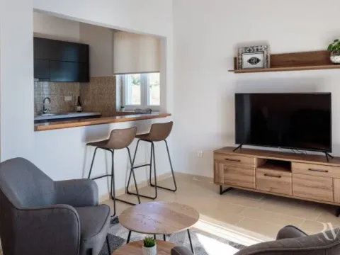 Izdavanje, dvosoban stan, 100m², Tivat, Crna Gora - image 5