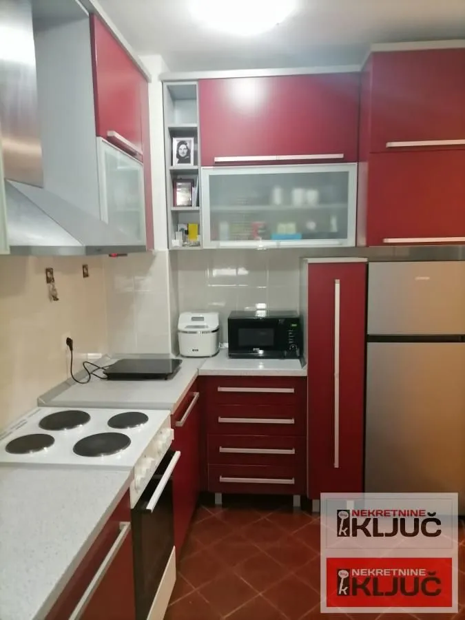 Prodaja, trosoban stan, 71m², Salajka, Novi Sad Sve Podlokacije