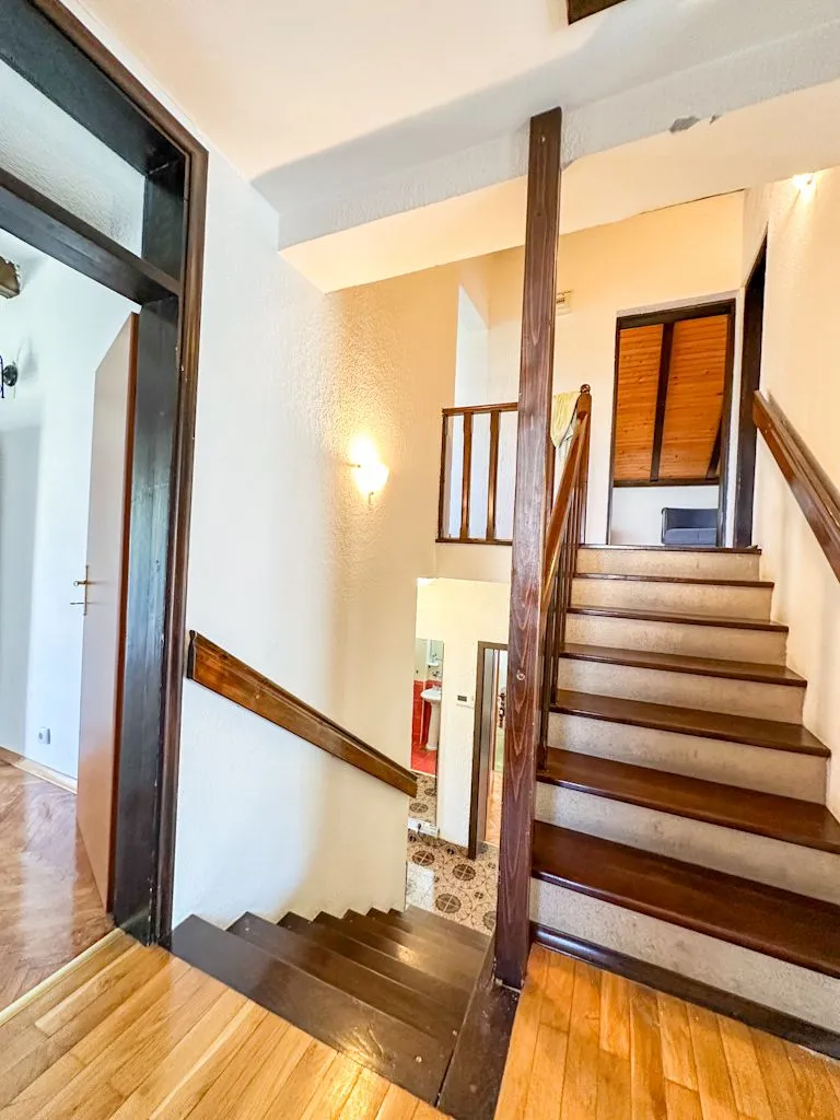 Rent, house, 210m², Stari Aerodrom, Podgorica