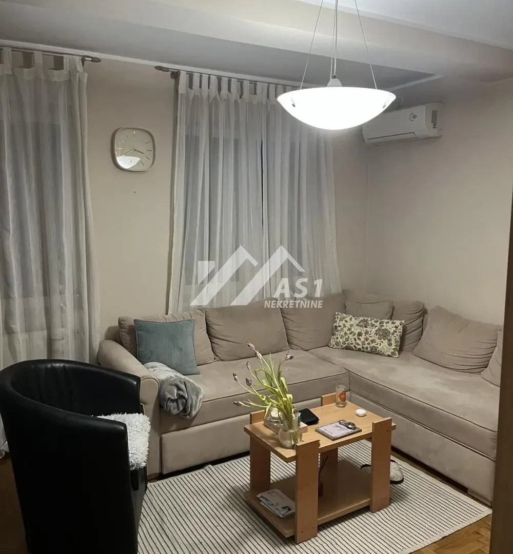 Izdavanje, jednosoban stan, 37m², Centar, Novi Sad