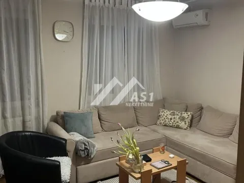 Izdavanje, jednosoban stan, 37m², Centar, Novi Sad - image 1