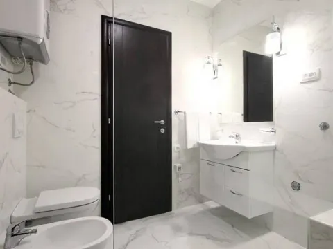 Sale, two bedroom apartment, 80m², Bečići, Budva - image 2