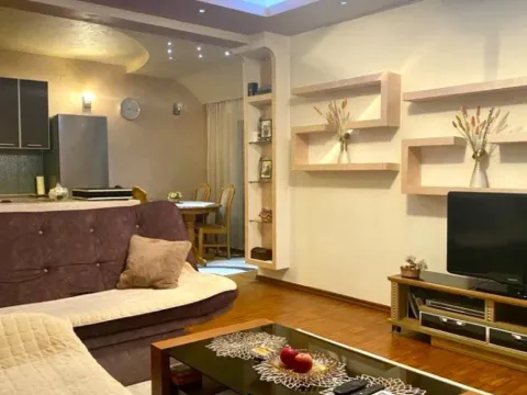 Izdavanje, jednosoban stan, 72m², Vezirov Most, Podgorica