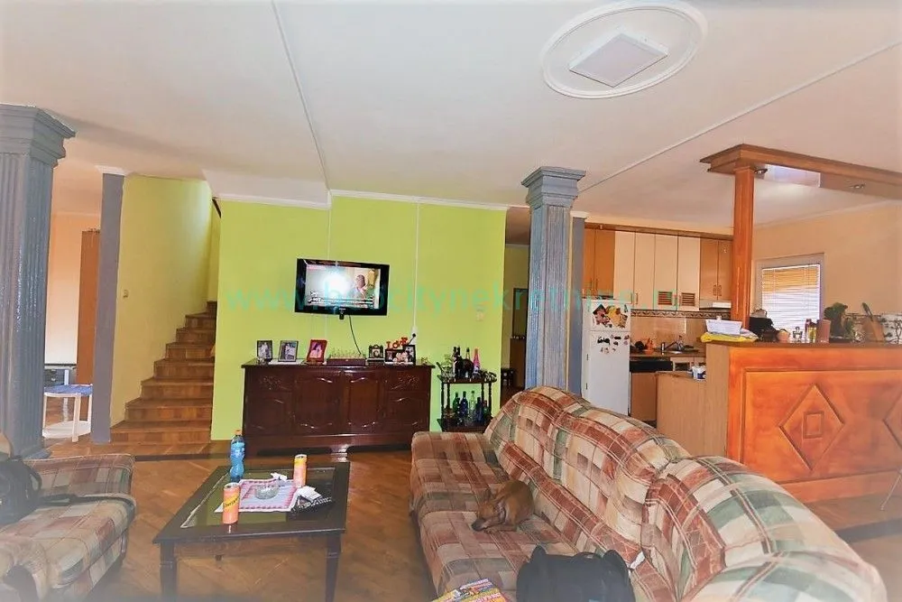 Prodaja, kuća, 285m², Altina, Beograd