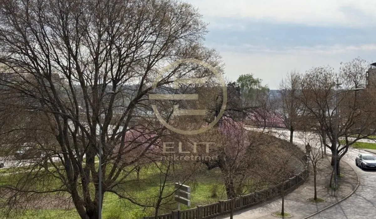Prodaja, stan, 112m², Centar, Novi Sad