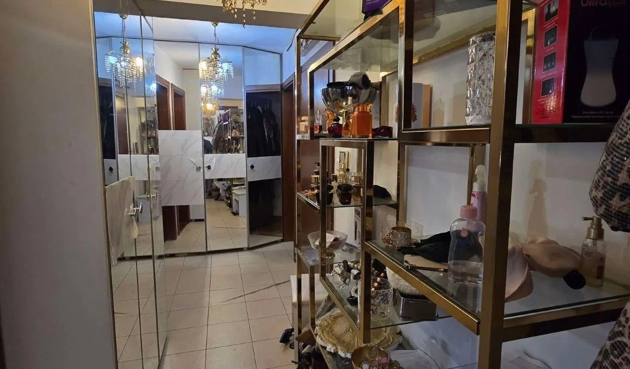 Prodaja, trosoban stan, 120m², Tološka šuma, Podgorica