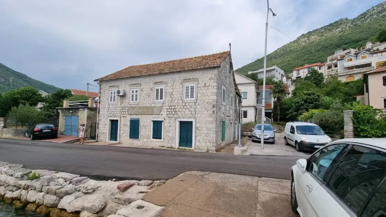 Sale, house, 320m², Tivat, Crna Gora