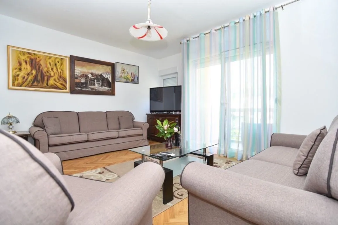 Rent, one bedroom apartment, 59m², Golubovina, Budva