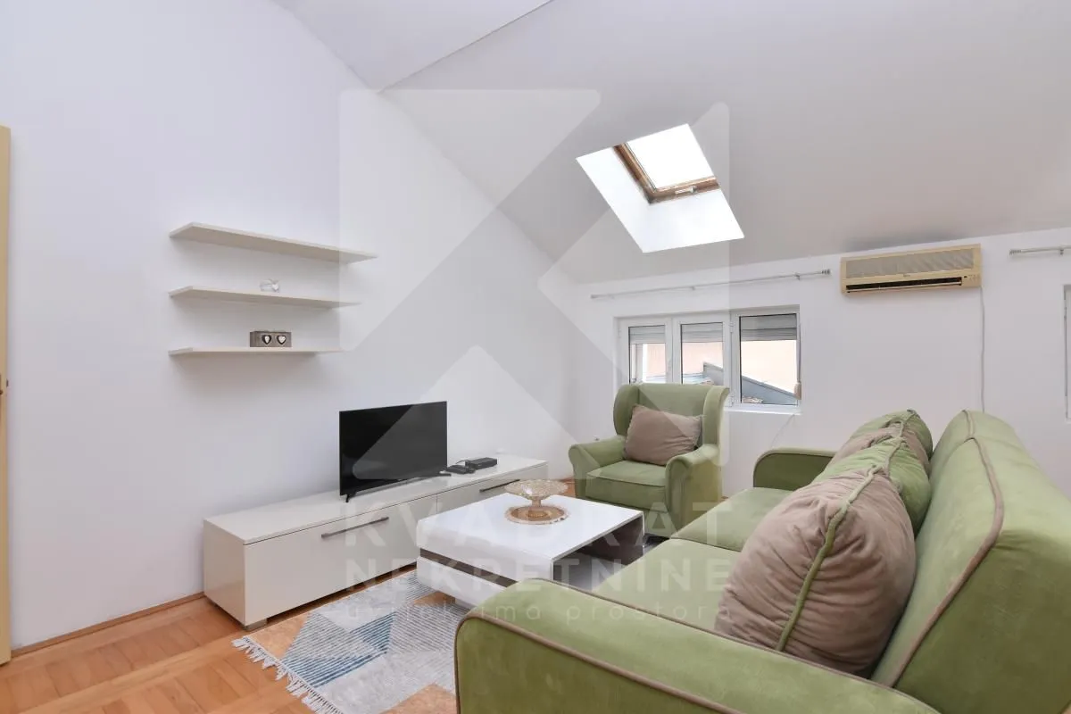 Rent, studio apartment, 34m², Stari Aerodrom, Podgorica