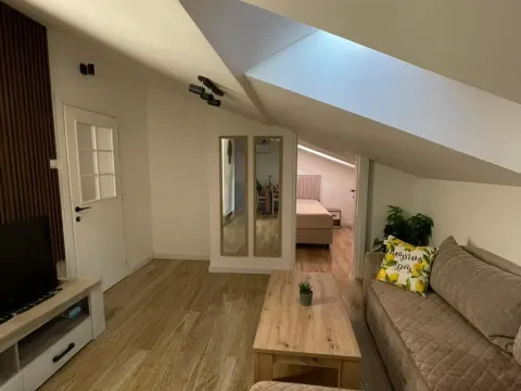 Prodaja, jednosoban stan, 54m², Stari Aerodrom, Podgorica - image 2