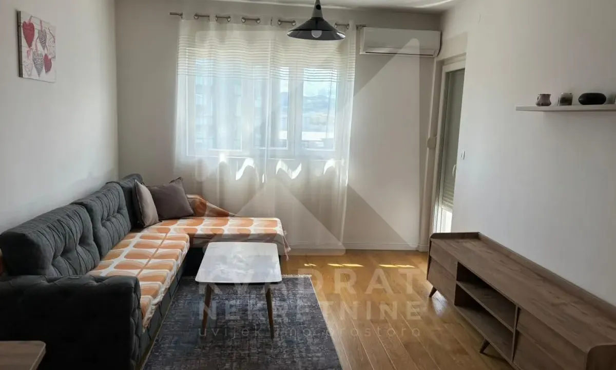 Izdavanje, jednosoban stan, 53m², Central Point, Podgorica