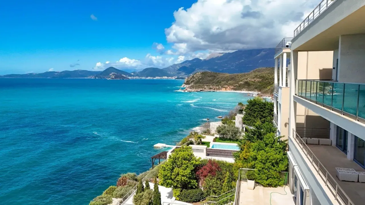 Prodaja, trosoban stan, 139m², Rijeka Reževići, Budva