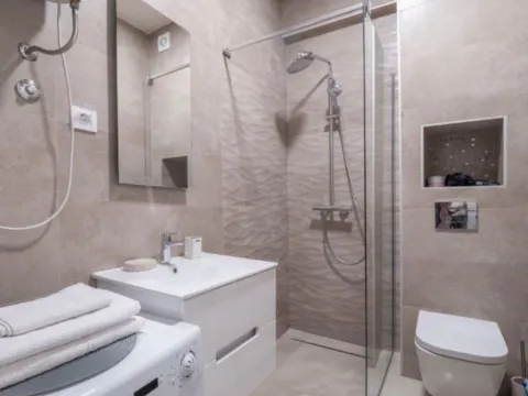 Izdavanje, garsonjera, 27m², Bečići, Budva - image 7