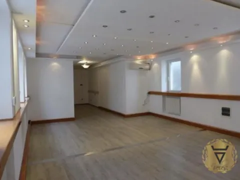 Izdavanje, stan, 175m², Kosančićev Venac, Beograd