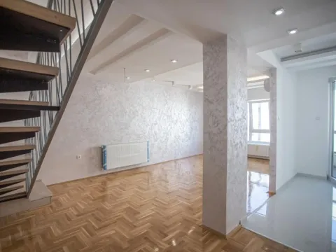 Sale, apartment, 135m², Dom zdravlja, Niš