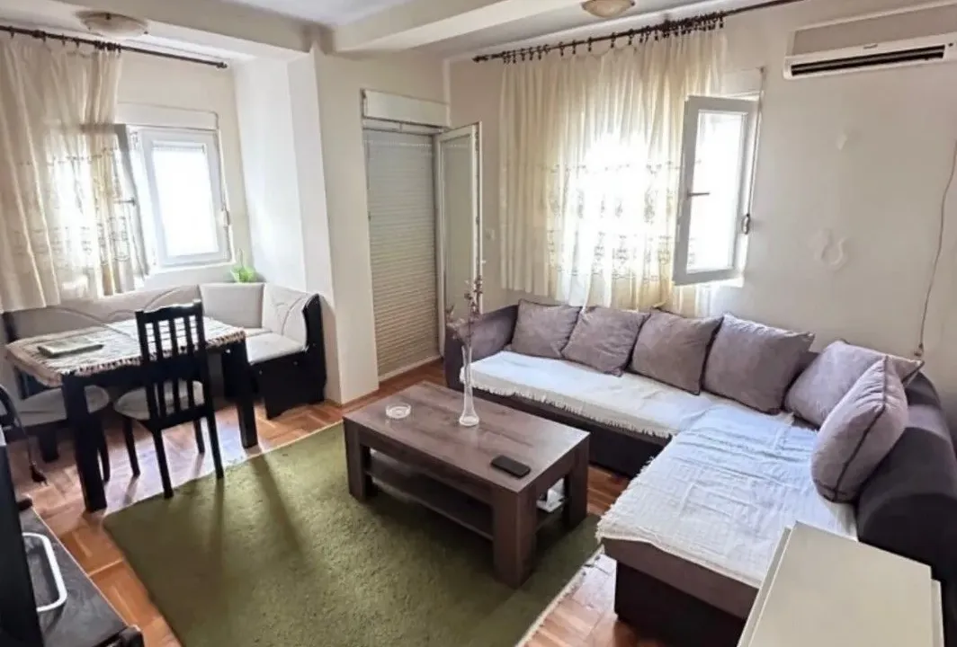 Izdavanje, dvosoban stan, 65m², Blok 9, Podgorica