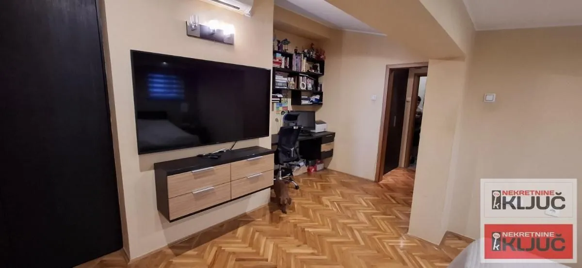 Prodaja, trosoban stan, 70m², Bulevar Oslobodjenja, Novi Sad Sve Podlokacije