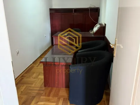 Izdavanje, poslovni prostor, 130m², Centar, Podgorica - image 7