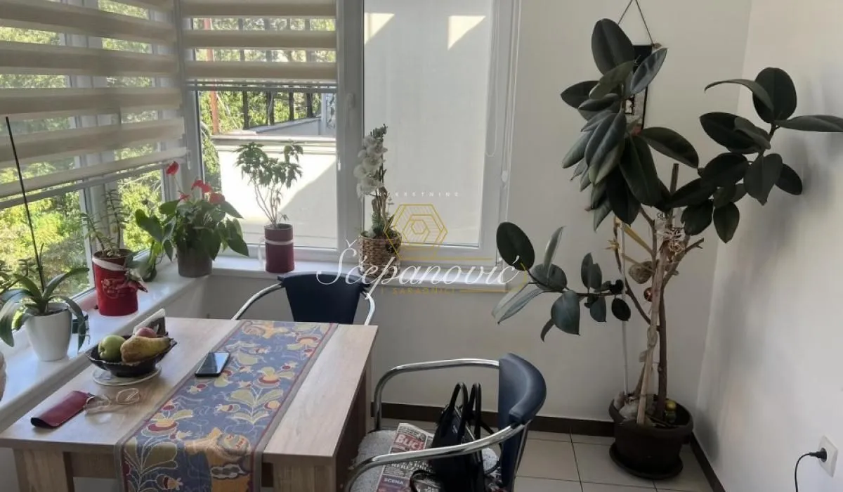 Prodaja, četvorosoban stan, 115m², Centar, Novi Sad