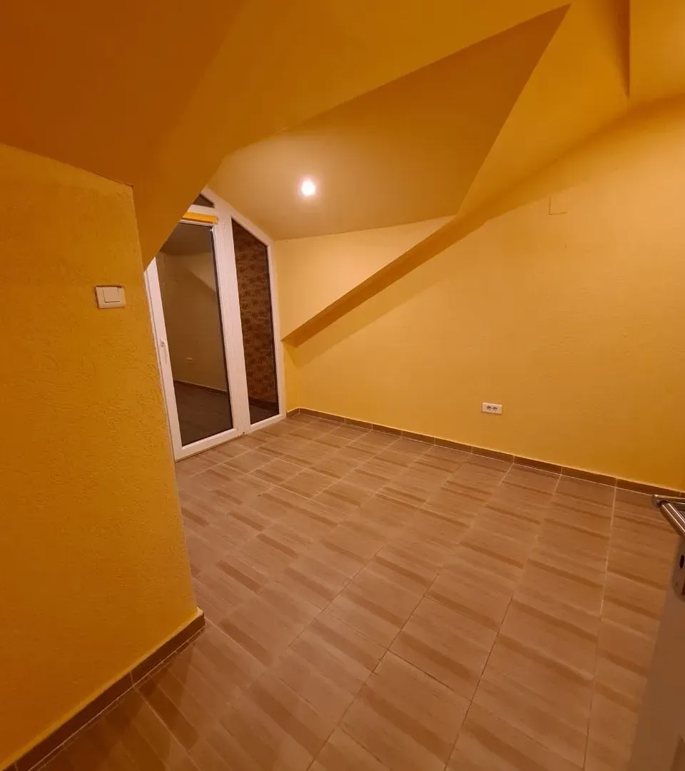 Izdavanje, trosoban stan, 110m², Podgorica, Crna Gora