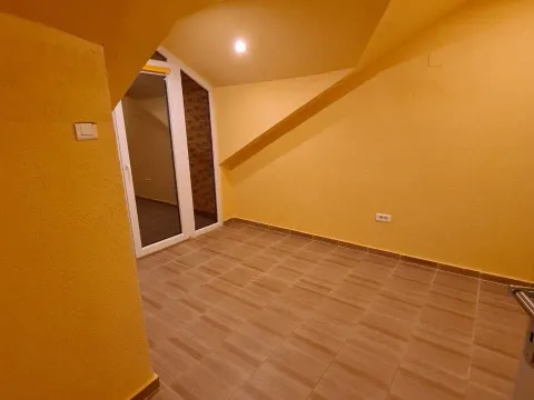 Izdavanje, trosoban stan, 110m², Podgorica, Crna Gora - image 11