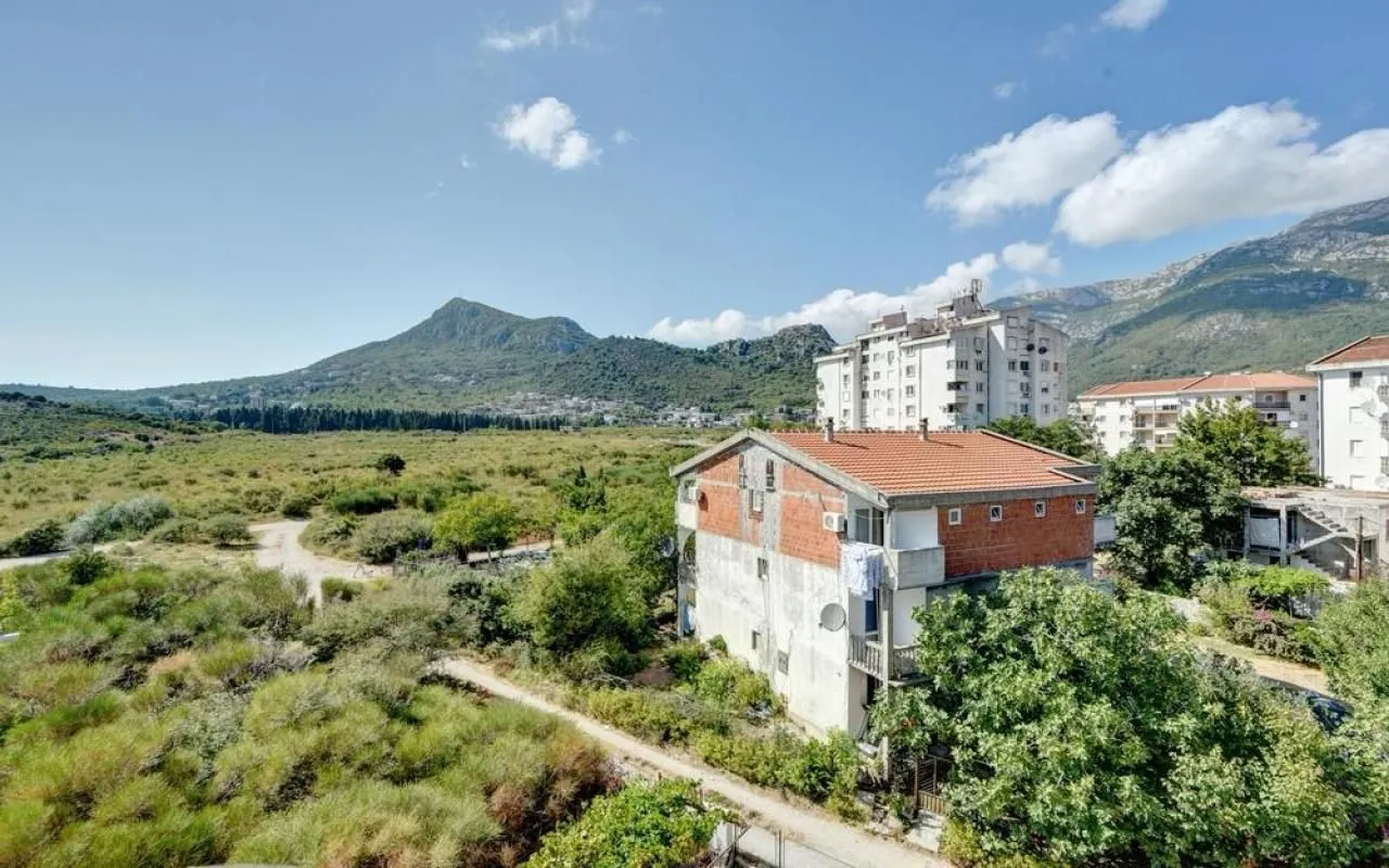Izdavanje, dvosoban stan, 65m², Sutomore, Bar