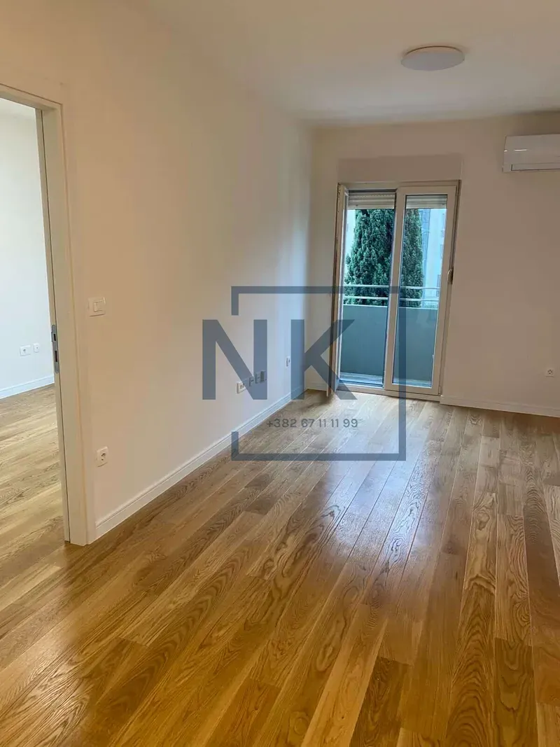 Izdavanje, poslovni prostor, 40m², Central Point, Podgorica