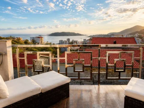 Izdavanje, kuća, 200m², Bečići, Budva - image 2