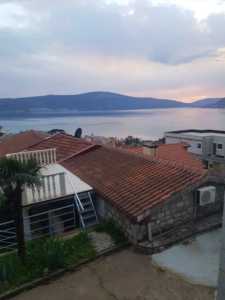 Rent, one bedroom apartment, 48m², Donja Lastva, Tivat