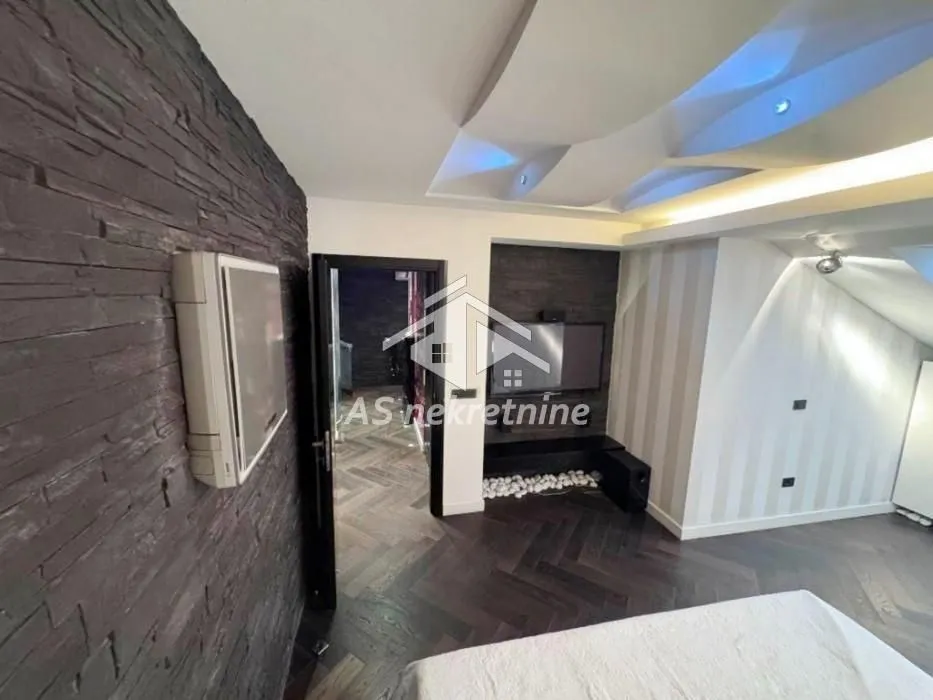 Prodaja, četvorosoban stan, 117m², Vračar Sve Podlokacije, Beograd