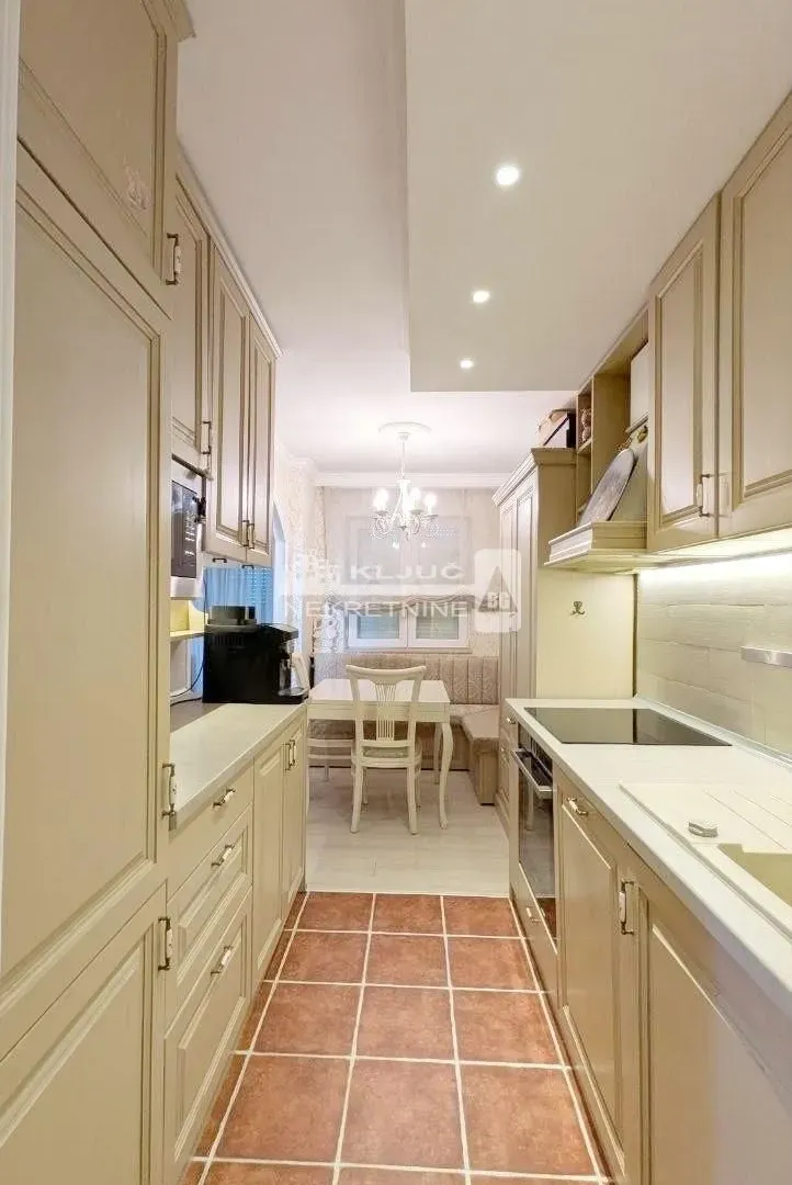 Sale, three bedroom apartment, 82m², Novi Beograd Blok 64, Novi Beograd Sve Podlokacije
