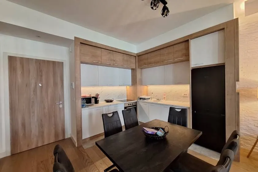Izdavanje, trosoban stan, 78m², Beograd Na Vodi, Beograd