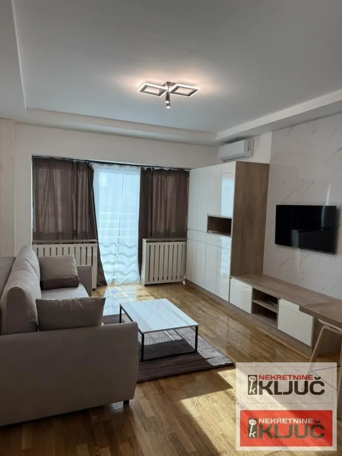 Rent, studio apartment, 32m², Bulevar Oslobodjenja, Novi Sad Sve Podlokacije