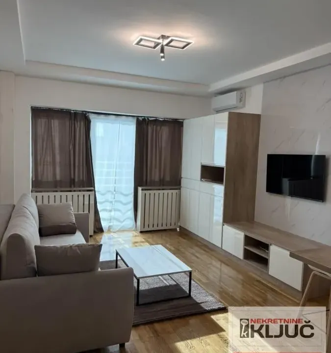 Izdavanje, garsonjera, 32m², Bulevar Oslobodjenja, Novi Sad Sve Podlokacije
