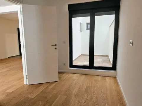 Sale, three bedroom apartment, 60m², Cvetkova Pijaca, Zvezdara Sve Podlokacije - image 4