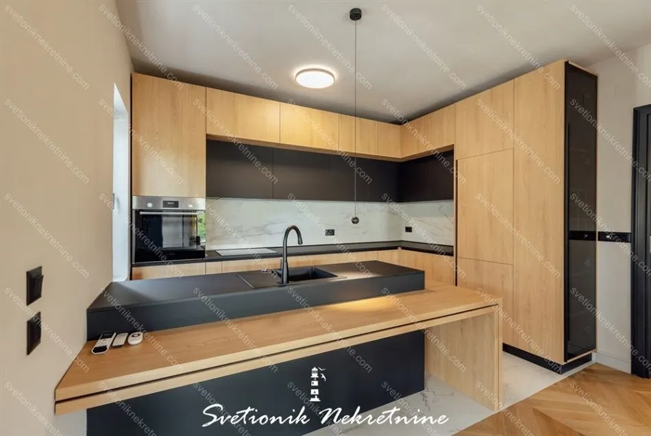 Prodaja, dvosoban stan, 180m², Savina, Herceg Novi