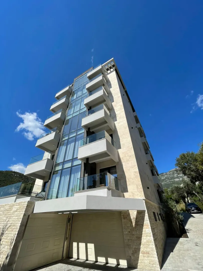 Izdavanje, jednosoban stan, 40m², Bečići, Budva