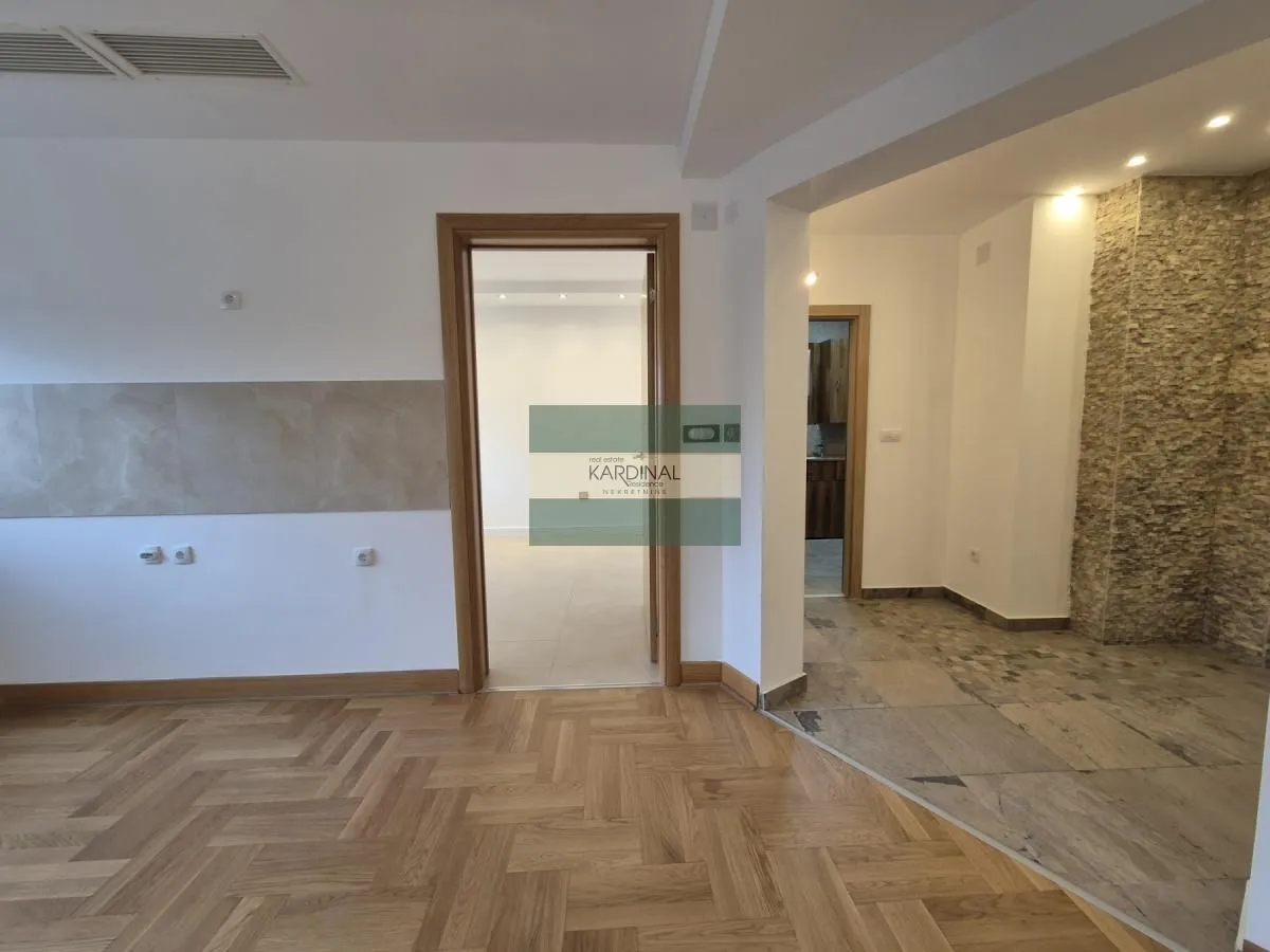 Prodaja, trosoban stan, 77m², Vašarište, Jagodina